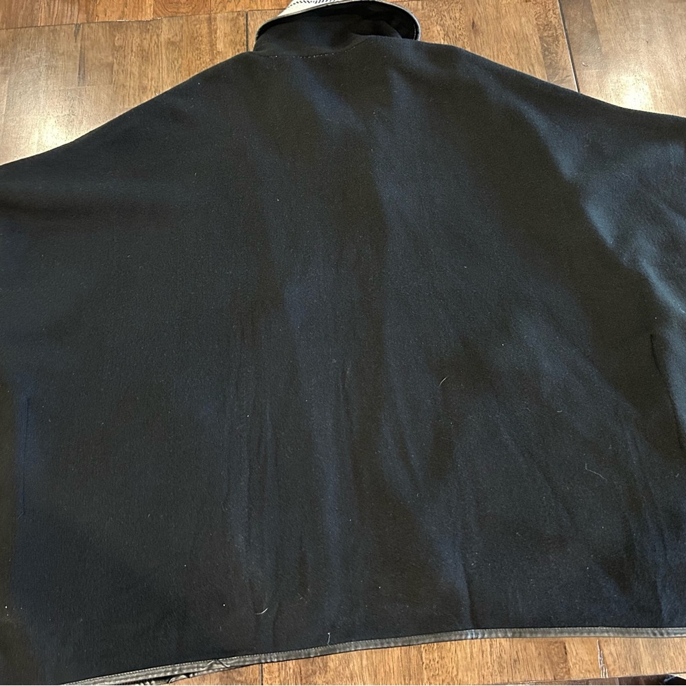 NWT Chicos Ruana Shawl‎ Open Cape Coat L/XL Faux Leather Trim Black Grey Plaid - Picture 7 of 7